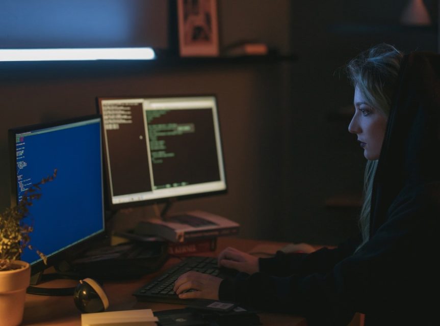 Les femmes dans l’informatique : témoignage de Mélanie, étudiante en M1/M2 Développement logiciel et IOT