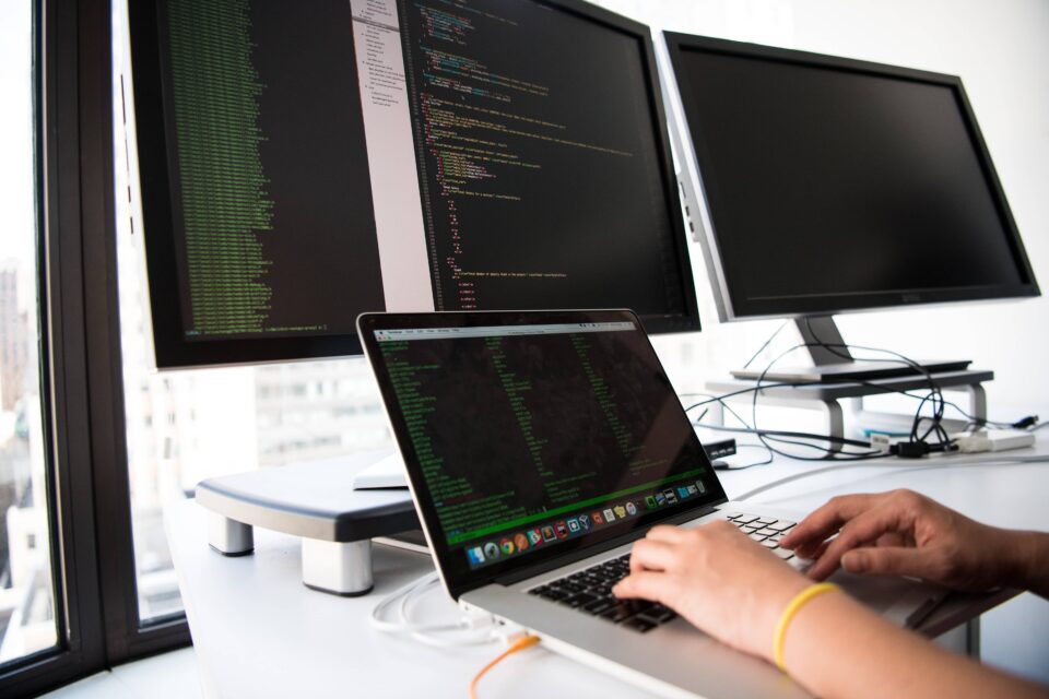Comment devenir développeur web en IoT ?