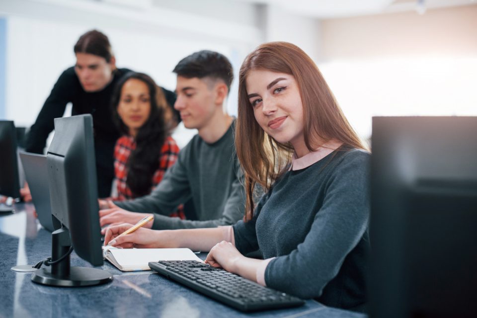 Comment réussir sa formation en informatique en alternance ?